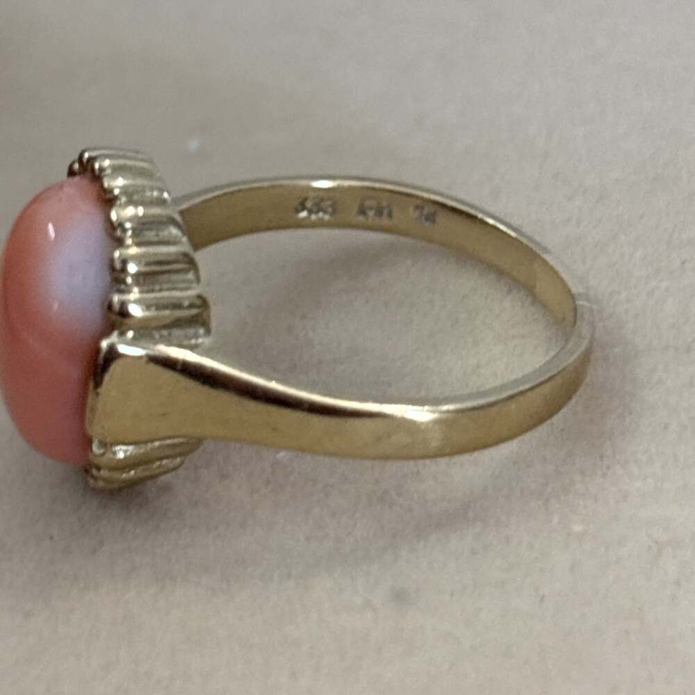 Vintage 8K Solid Yellow Gold Coral Ring Size 8 Bezel Set Oval 4.25g - Picture 16 of 16
